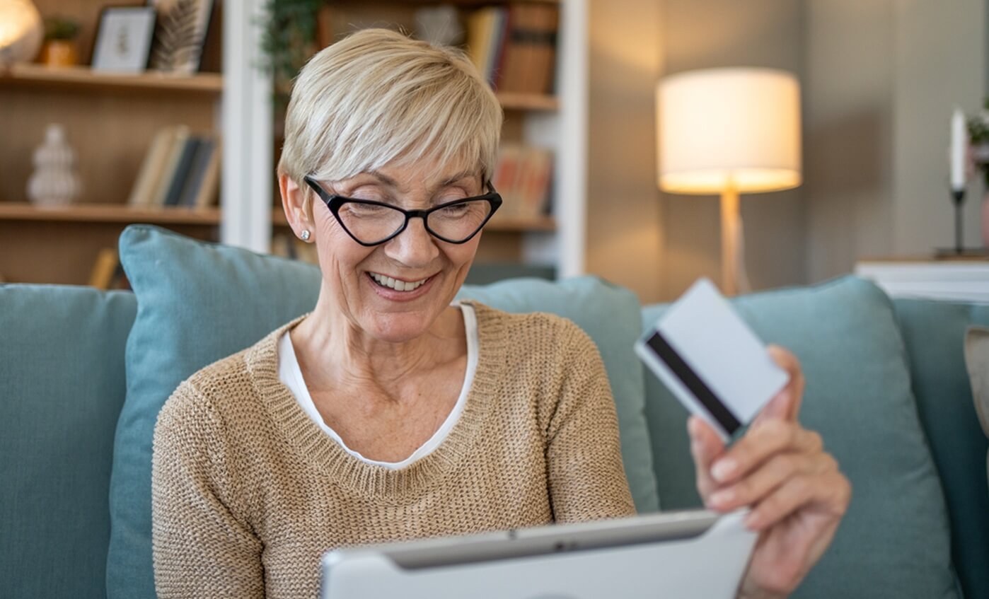 Senior woman holding flexcard.