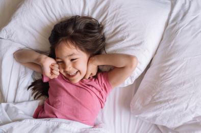 girl-waking-up-in-bed