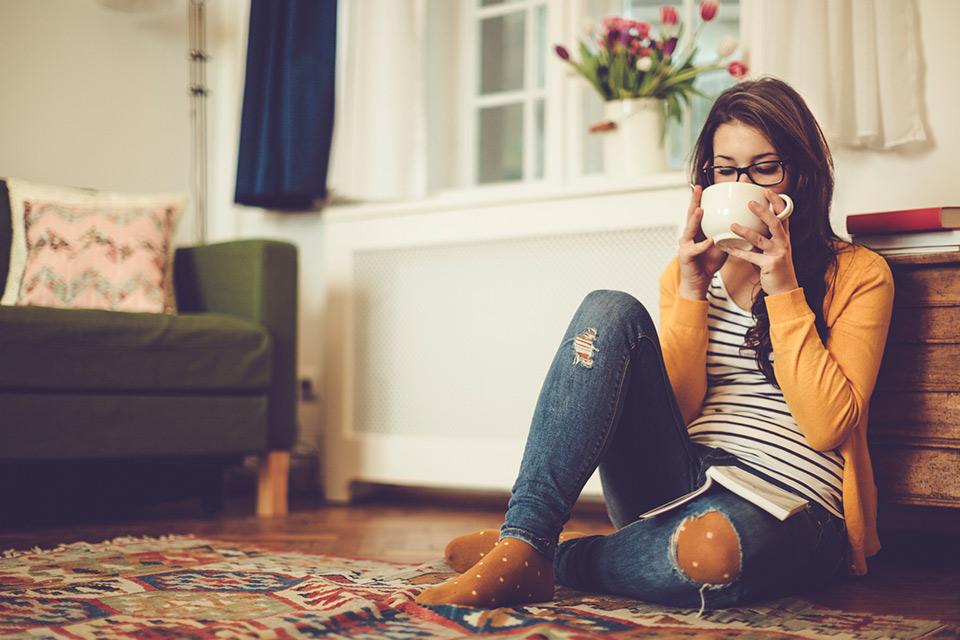 woman sitting and drinking coffee